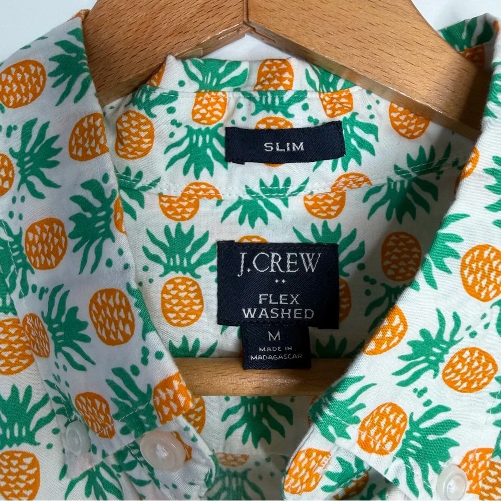 J. Crew Men’s Slim Fit Pineapple Print Short Sleeve Button Up Flex Washed Medium